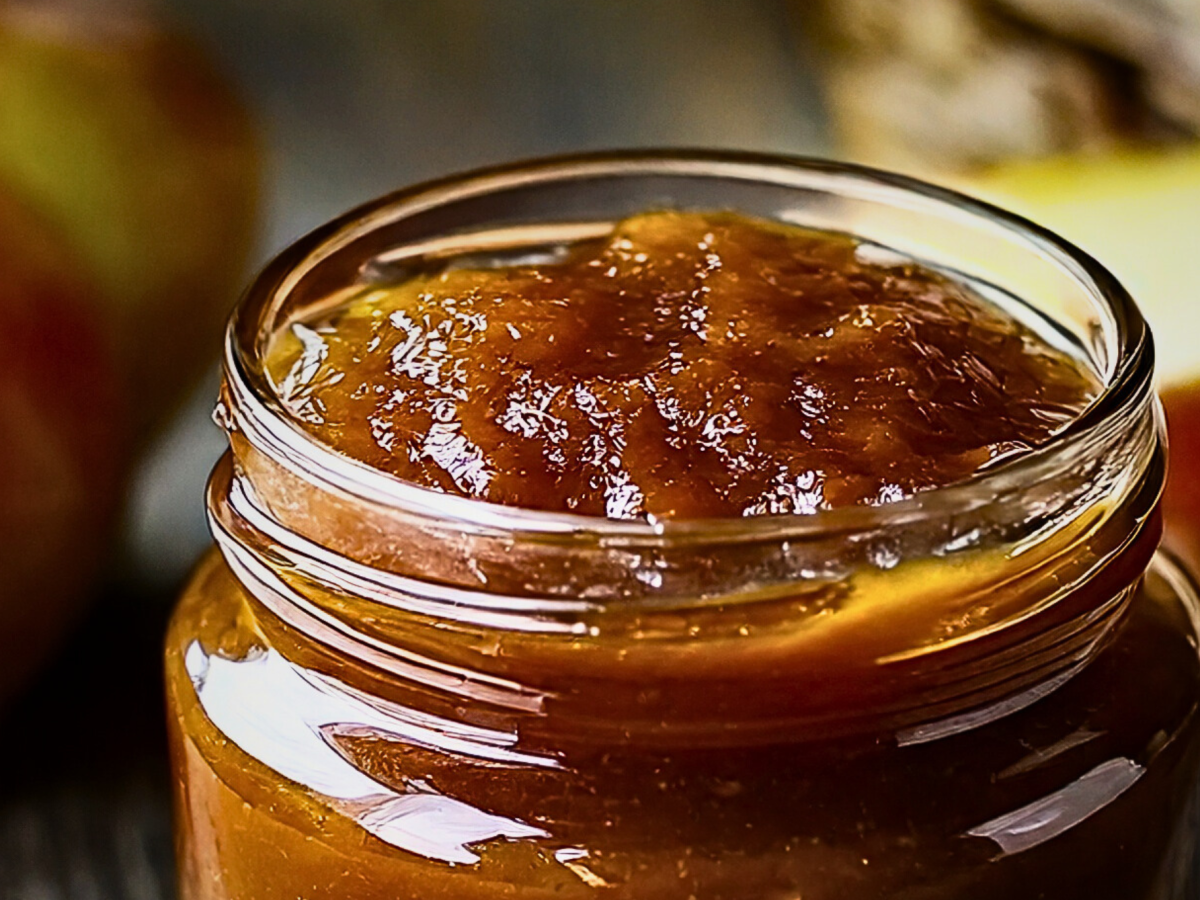 Homemade Apple Butter: A Spoonful of Autumn You Can&nbsp;Keep